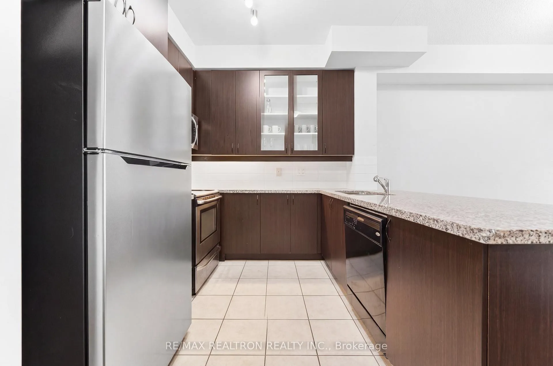 Photo 14 of Unit 303, 111 Upper Duke Crescent, Markham, Unionville — HOMEH