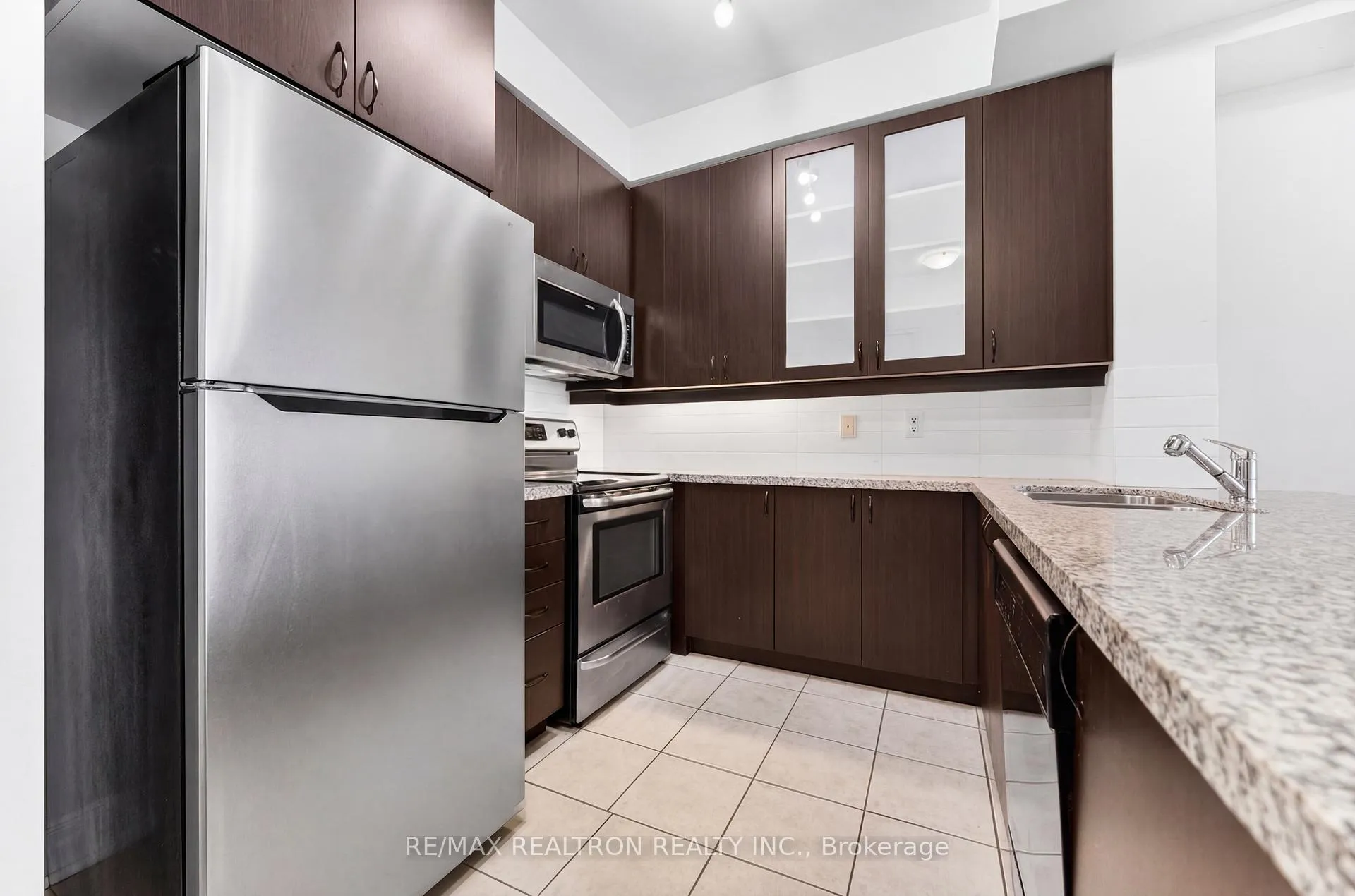 Photo 26 of Unit 303, 111 Upper Duke Crescent, Markham, Unionville — HOMEH