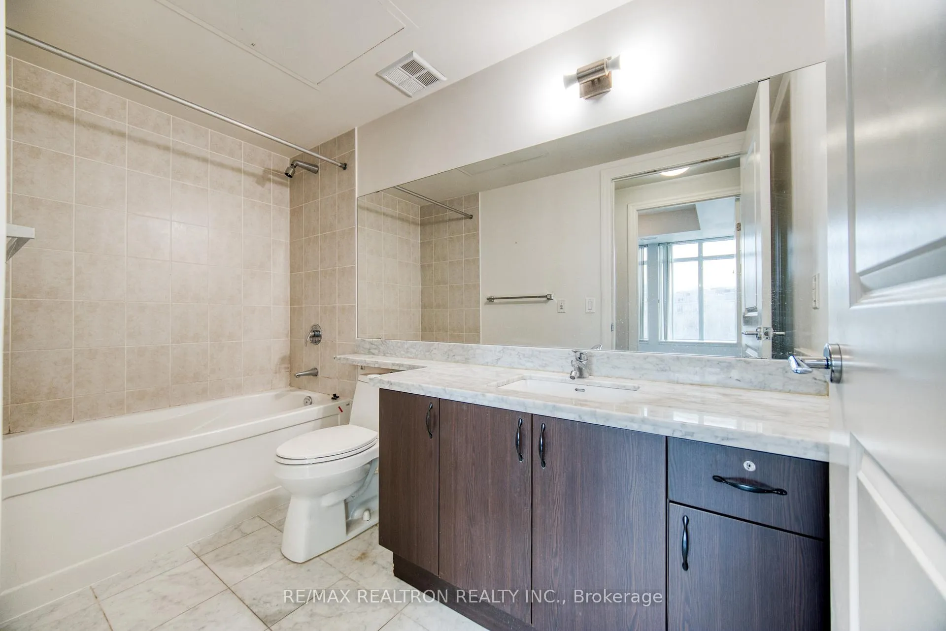 Photo 33 of Unit 303, 111 Upper Duke Crescent, Markham, Unionville — HOMEH
