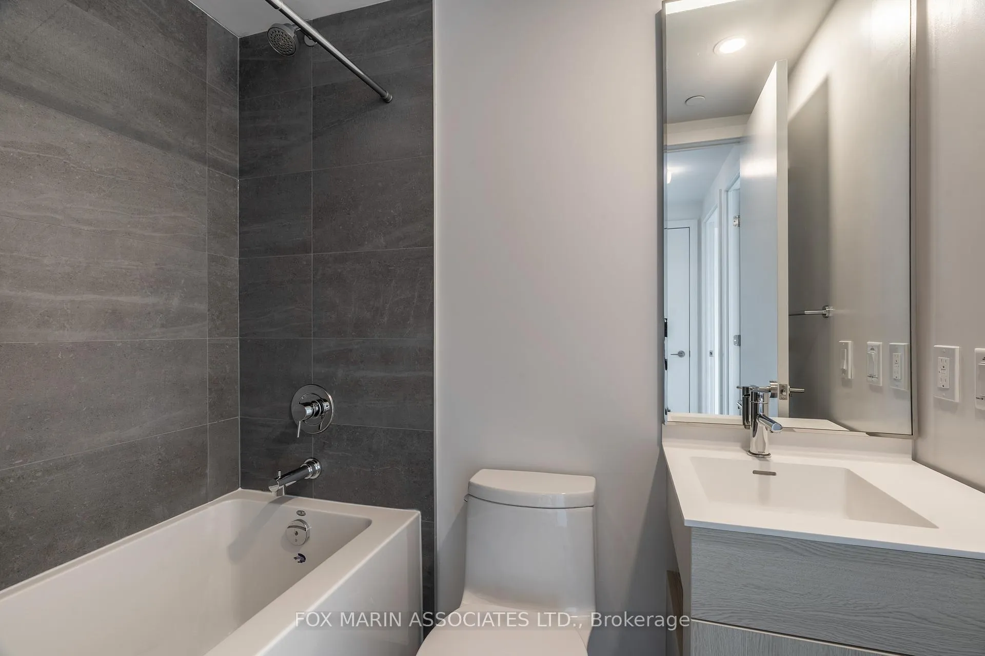 Photo 11 of Unit 825, 28 Eastern Avenue, Toronto, Moss Park — HOMEH