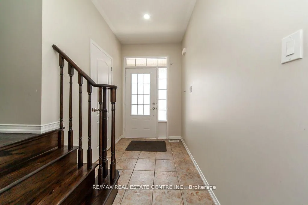 Photo 4 of 130 Sussexvale Drive, Brampton, Sandringham-Wellington — HOMEH