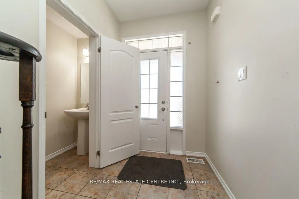 Photo 5 of 130 Sussexvale Drive, Brampton, Sandringham-Wellington — HOMEH