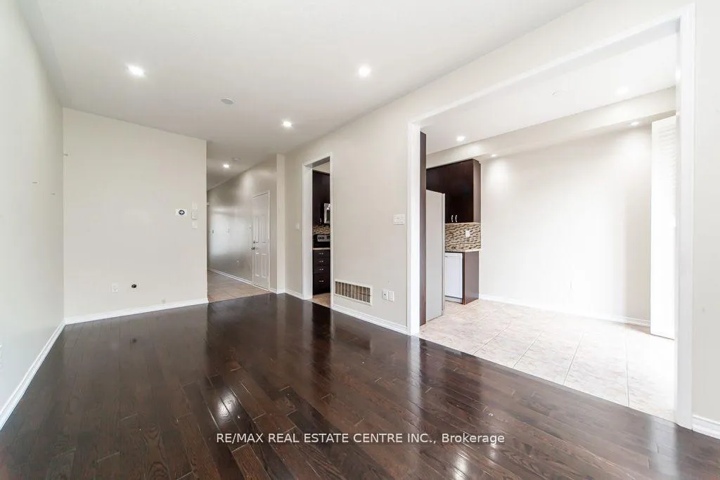Photo 9 of 130 Sussexvale Drive, Brampton, Sandringham-Wellington — HOMEH