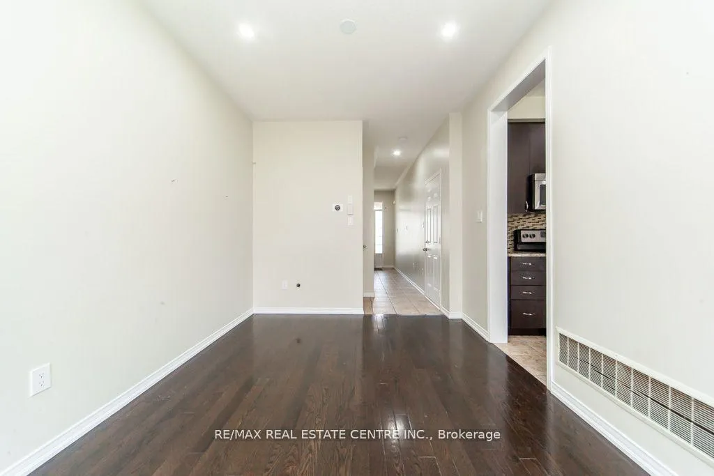 Photo 11 of 130 Sussexvale Drive, Brampton, Sandringham-Wellington — HOMEH