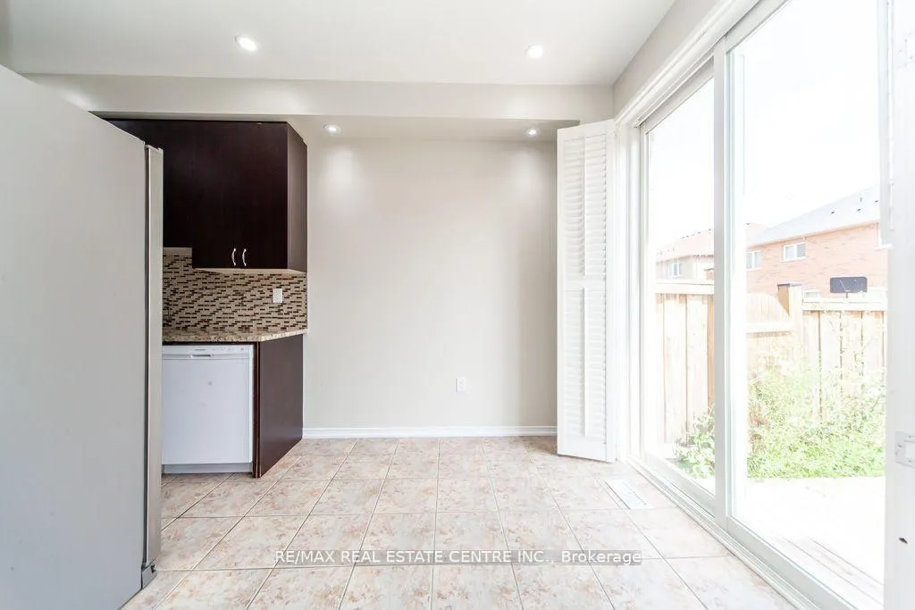 Photo 12 of 130 Sussexvale Drive, Brampton, Sandringham-Wellington — HOMEH