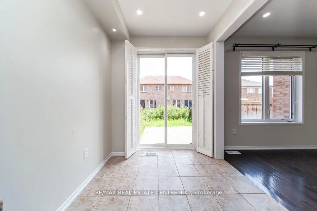 Photo 18 of 130 Sussexvale Drive, Brampton, Sandringham-Wellington — HOMEH