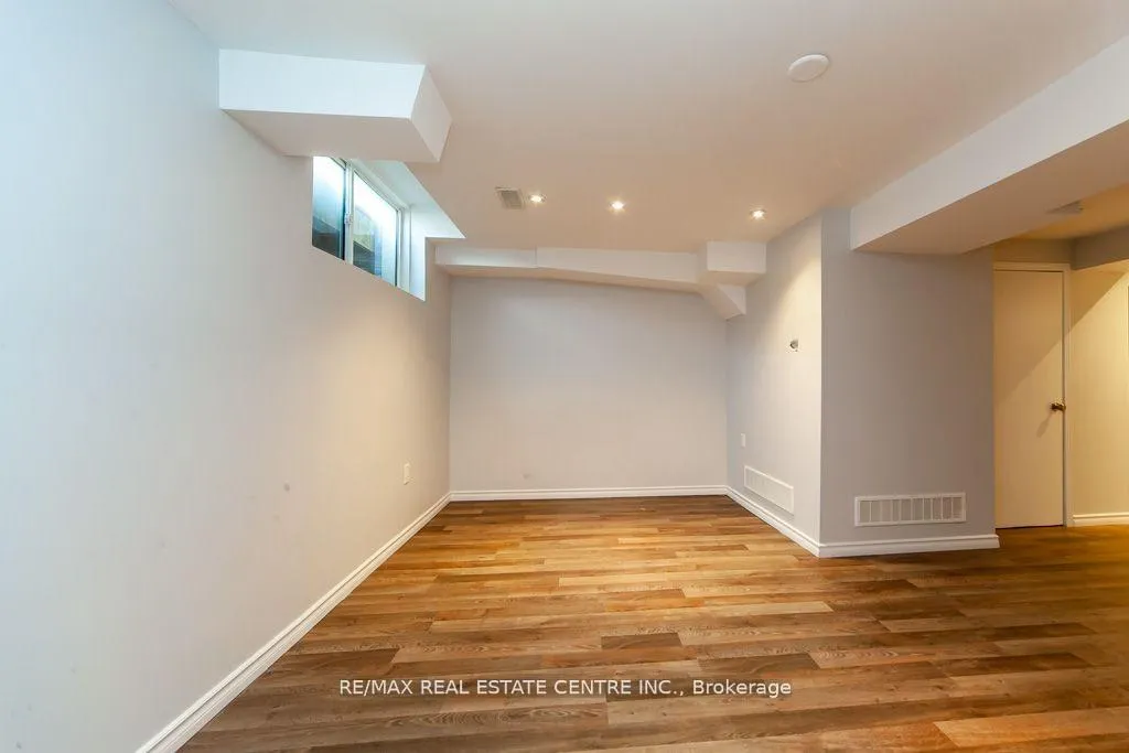 Photo 37 of 130 Sussexvale Drive, Brampton, Sandringham-Wellington — HOMEH