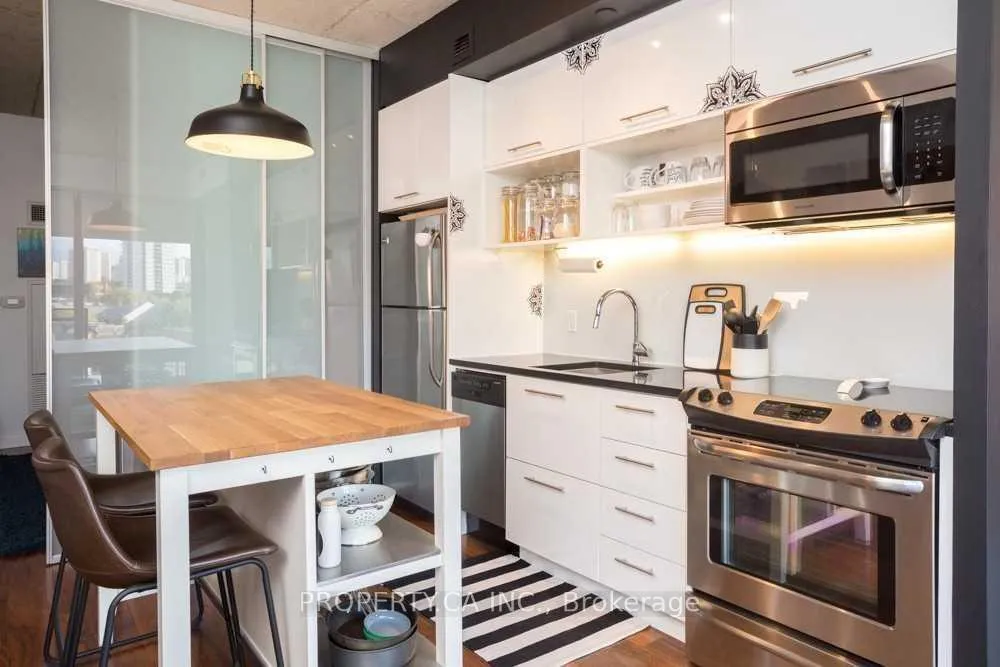 Photo 3 of Unit 720, 51 Trolley Crescent, Toronto, Moss Park — HOMEH