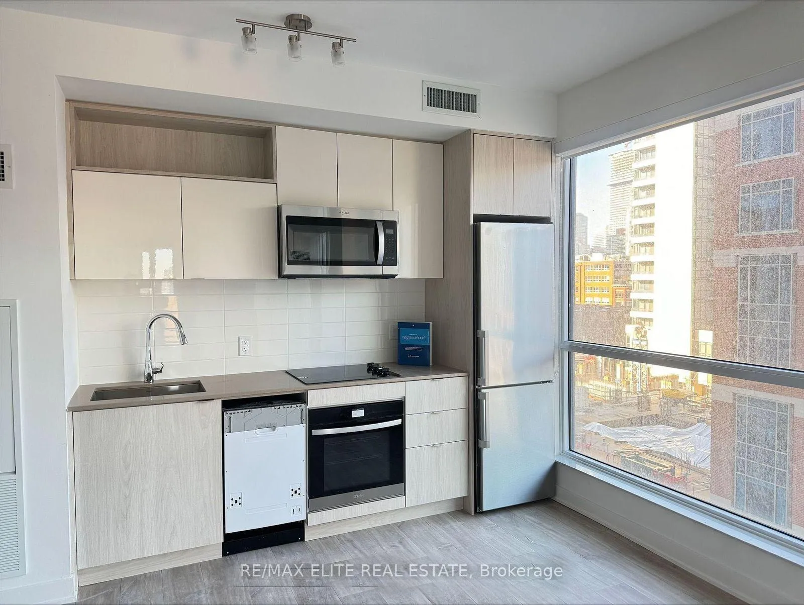 Photo 2 of Unit 602 E, 70 Princess Street E, Toronto, Waterfront Communities — HOMEH
