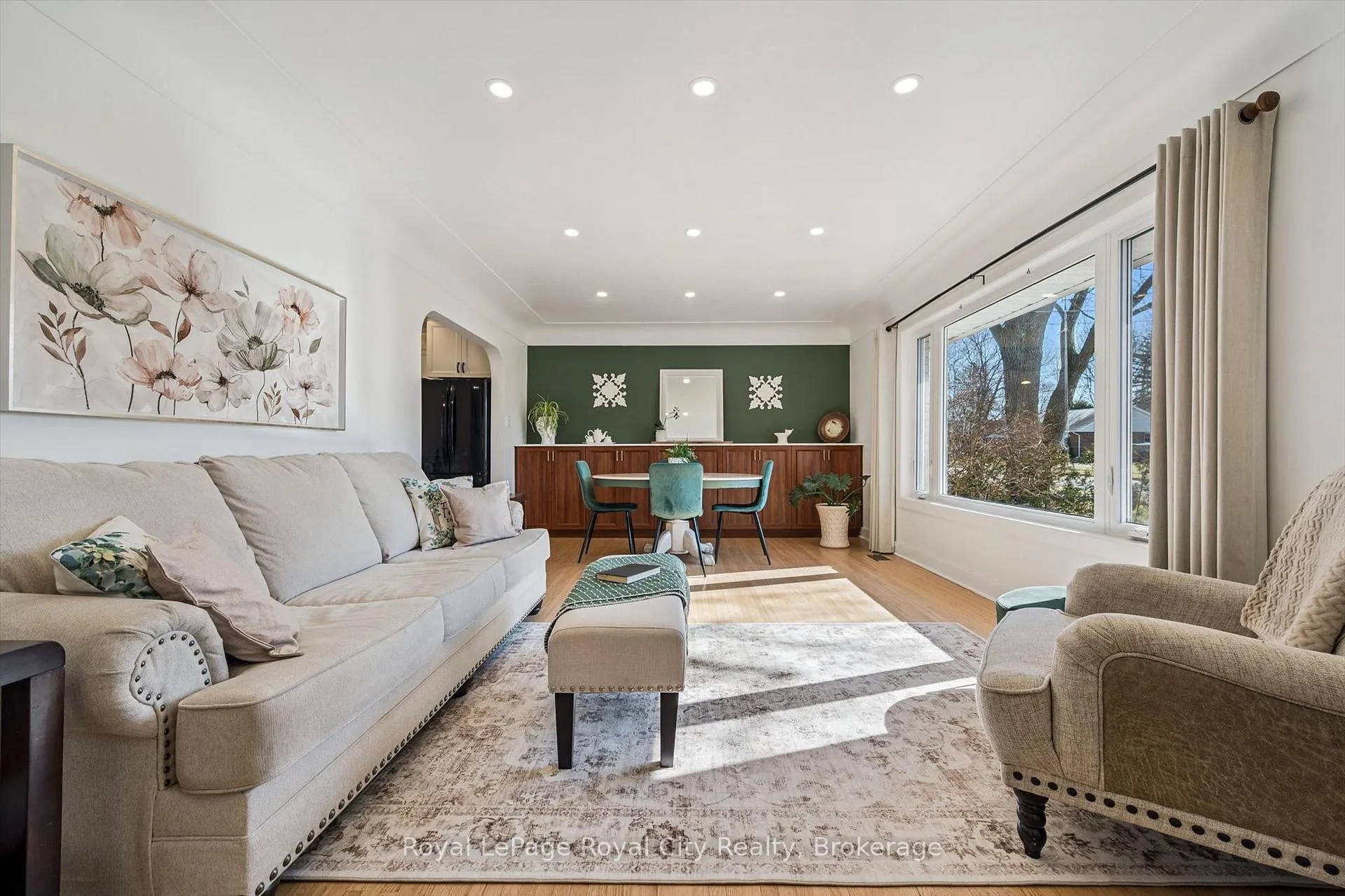 Photo 4 of 2 Cadillac Drive, Guelph, St. George's — HOMEH