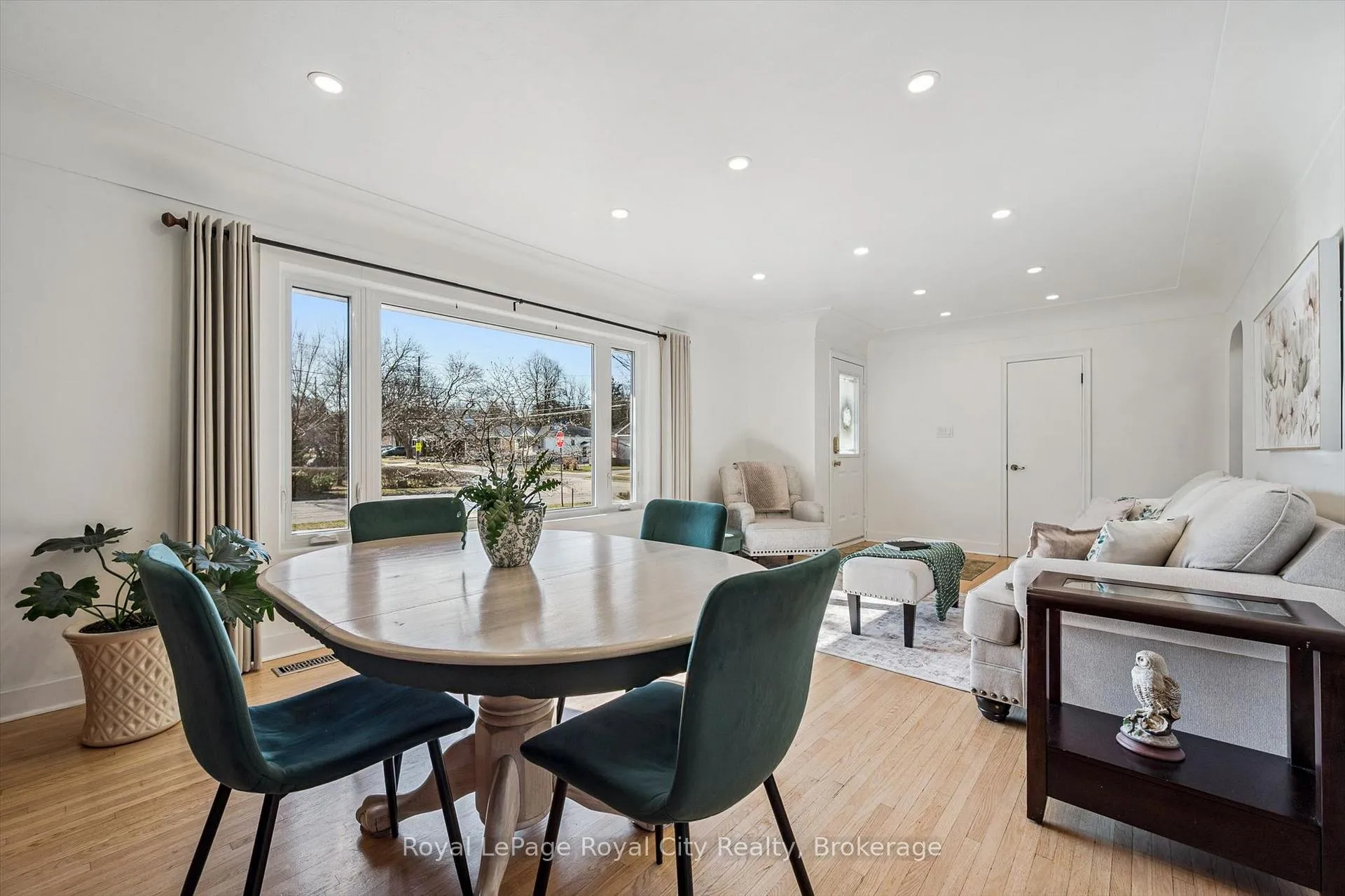 Photo 8 of 2 Cadillac Drive, Guelph, St. George's — HOMEH