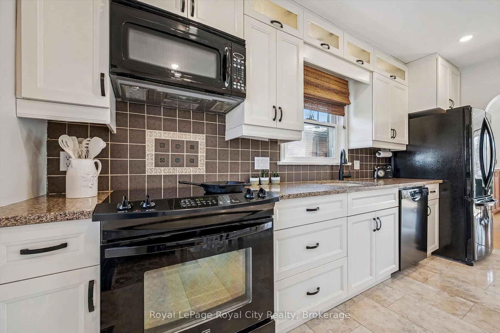 Photo 11 of 2 Cadillac Drive, Guelph, St. George's — HOMEH