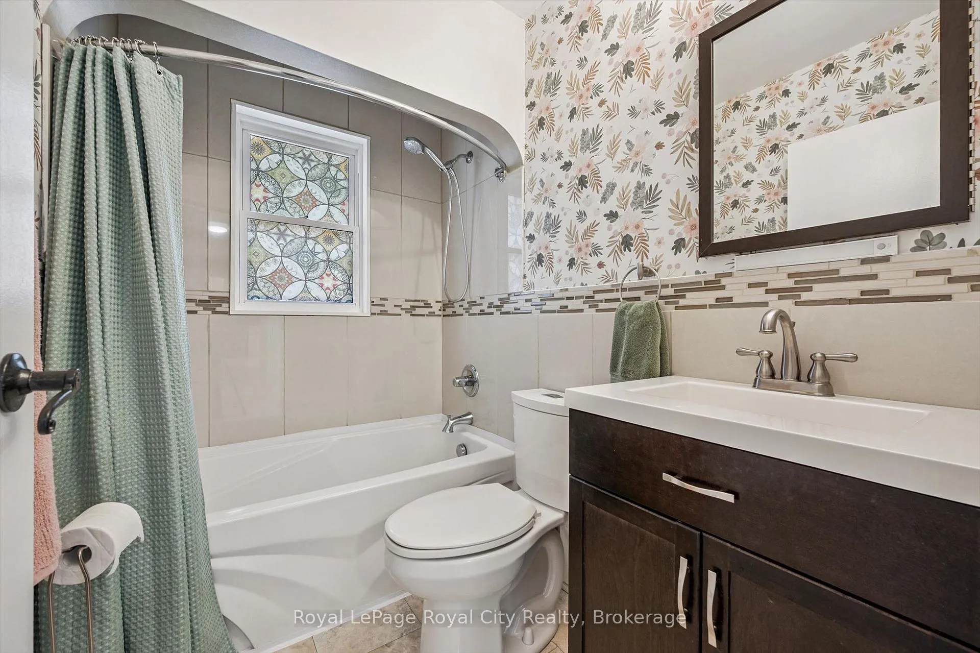 Photo 13 of 2 Cadillac Drive, Guelph, St. George's — HOMEH