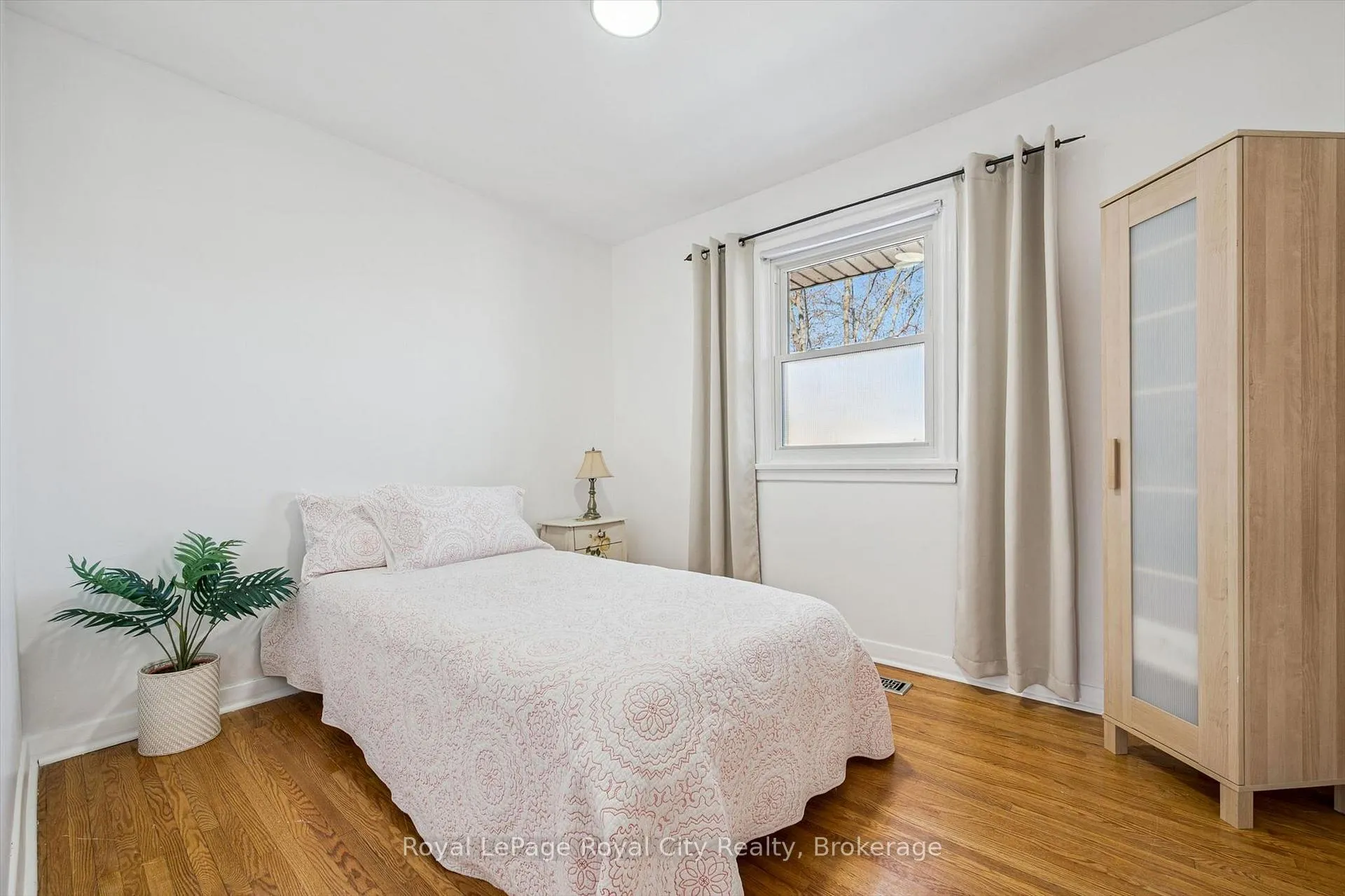 Photo 14 of 2 Cadillac Drive, Guelph, St. George's — HOMEH
