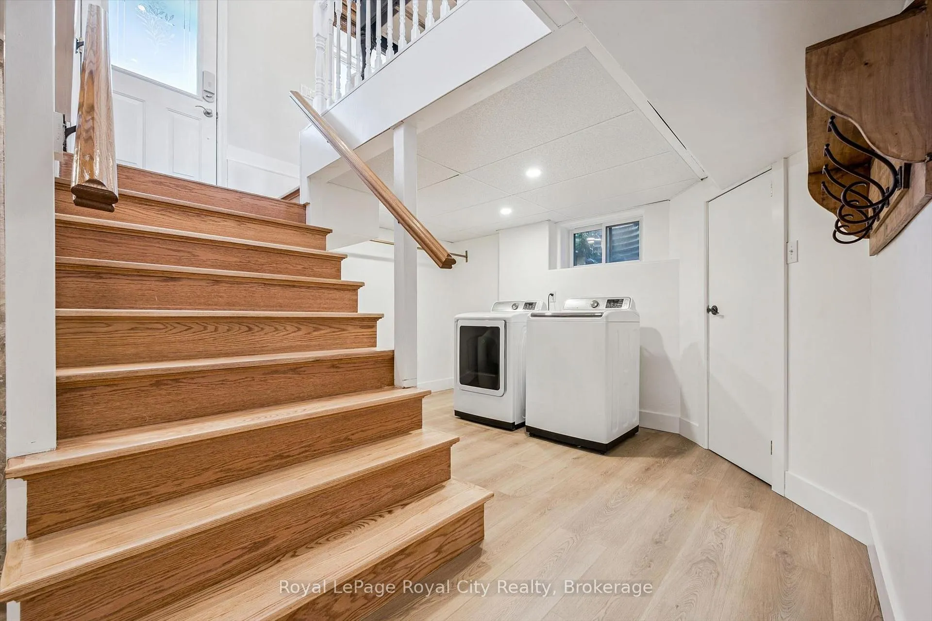 Photo 16 of 2 Cadillac Drive, Guelph, St. George's — HOMEH