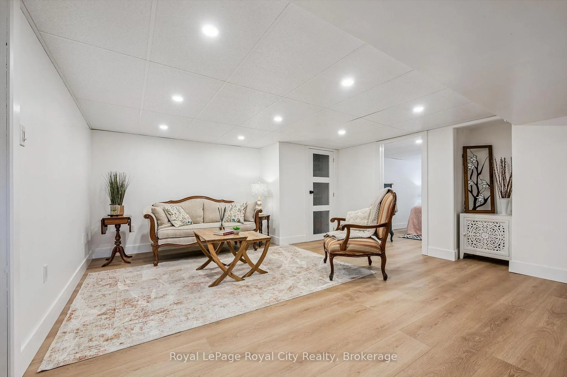Photo 17 of 2 Cadillac Drive, Guelph, St. George's — HOMEH