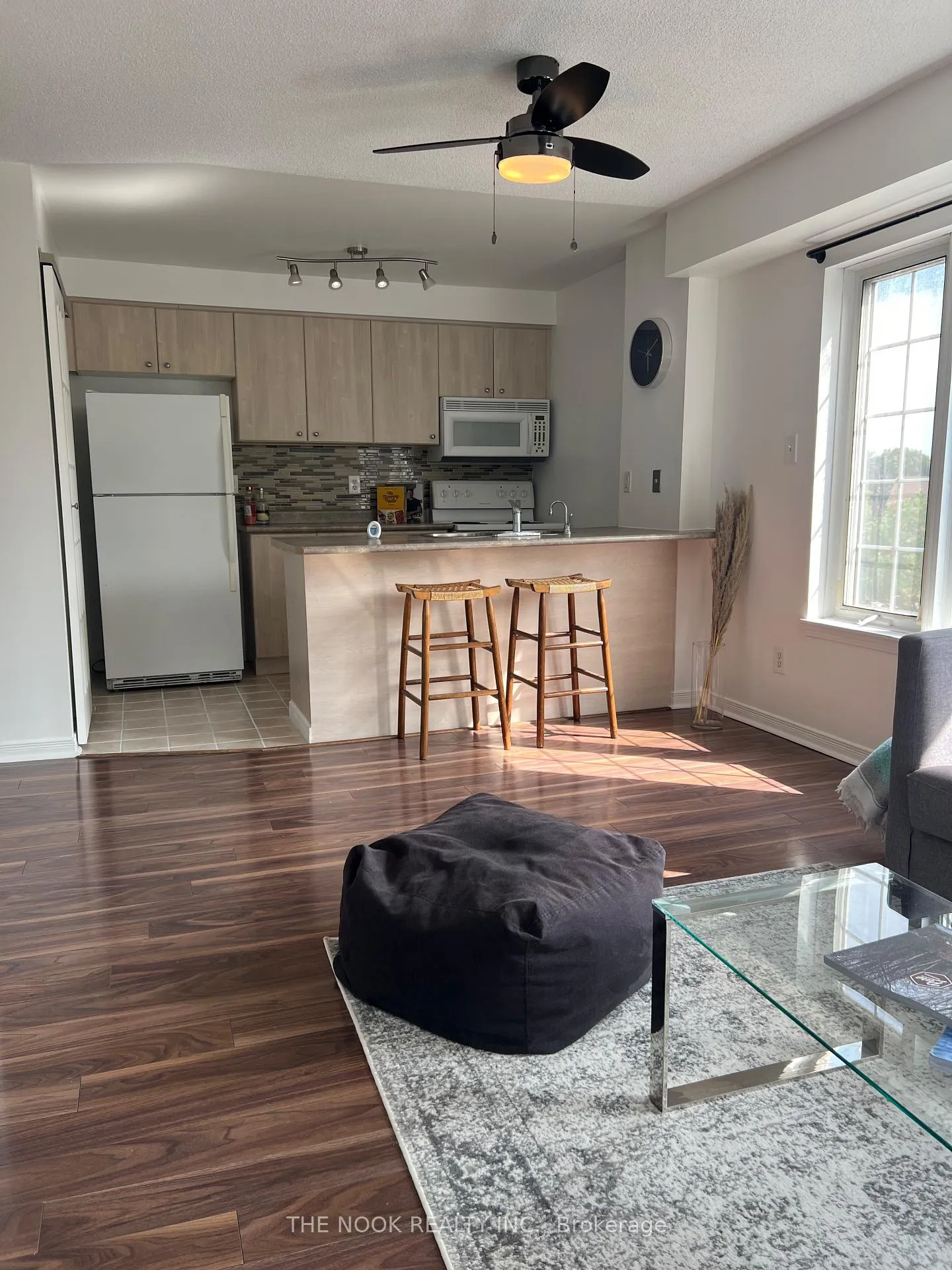 Photo 3 of 98 Aspen Springs Drive, Clarington, Bowmanville — HOMEH