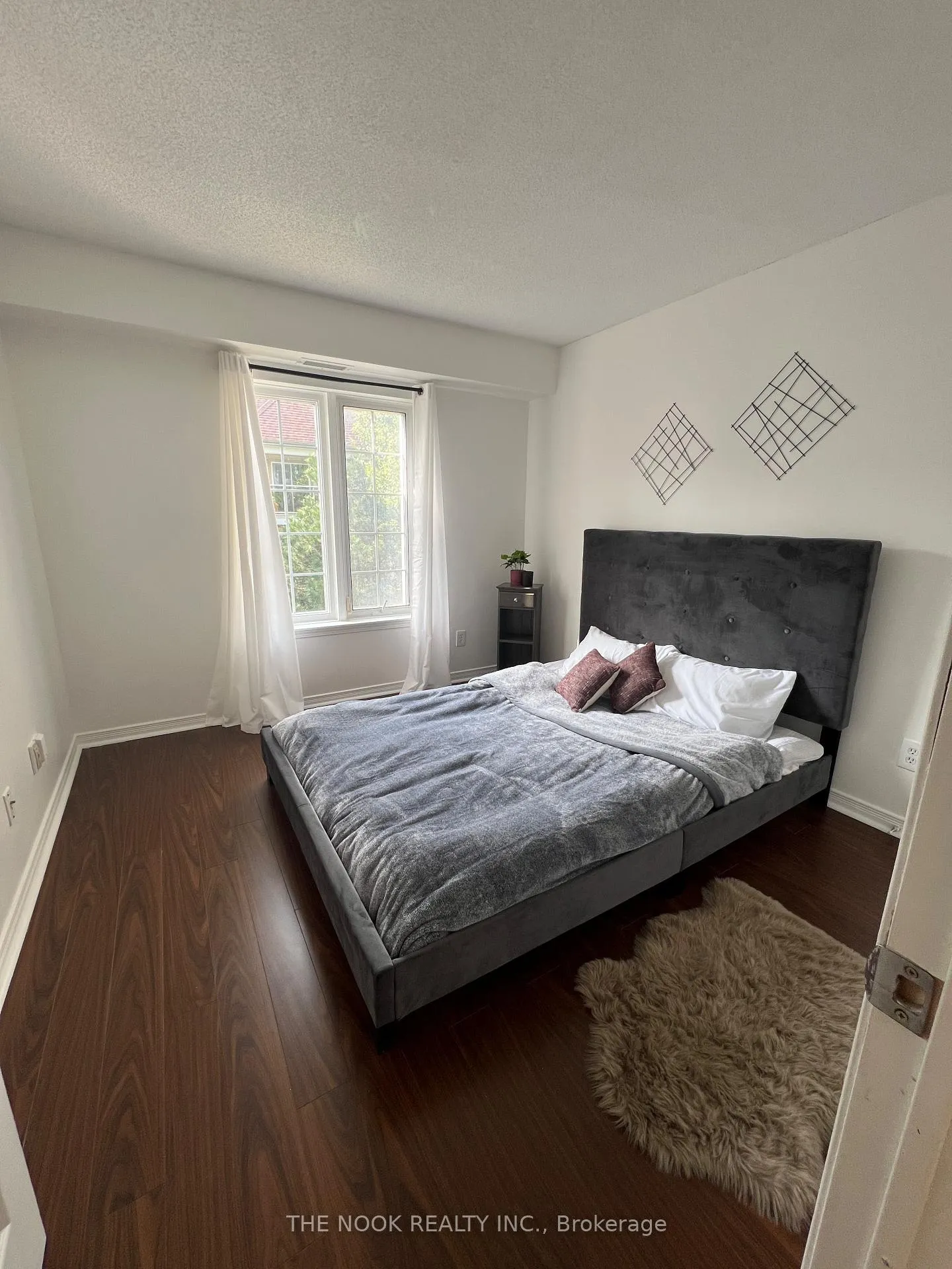 Photo 4 of 98 Aspen Springs Drive, Clarington, Bowmanville — HOMEH