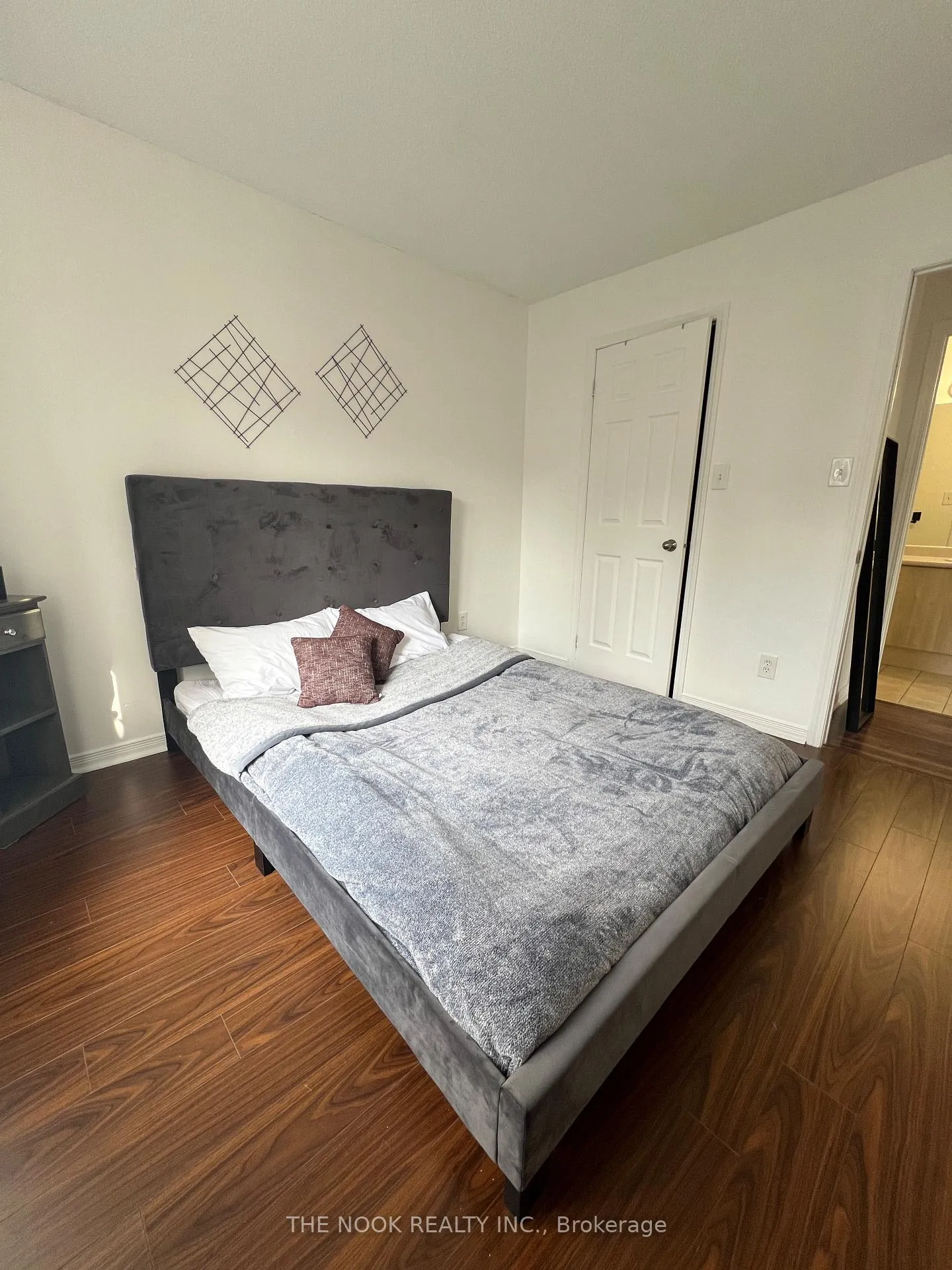 Photo 5 of 98 Aspen Springs Drive, Clarington, Bowmanville — HOMEH