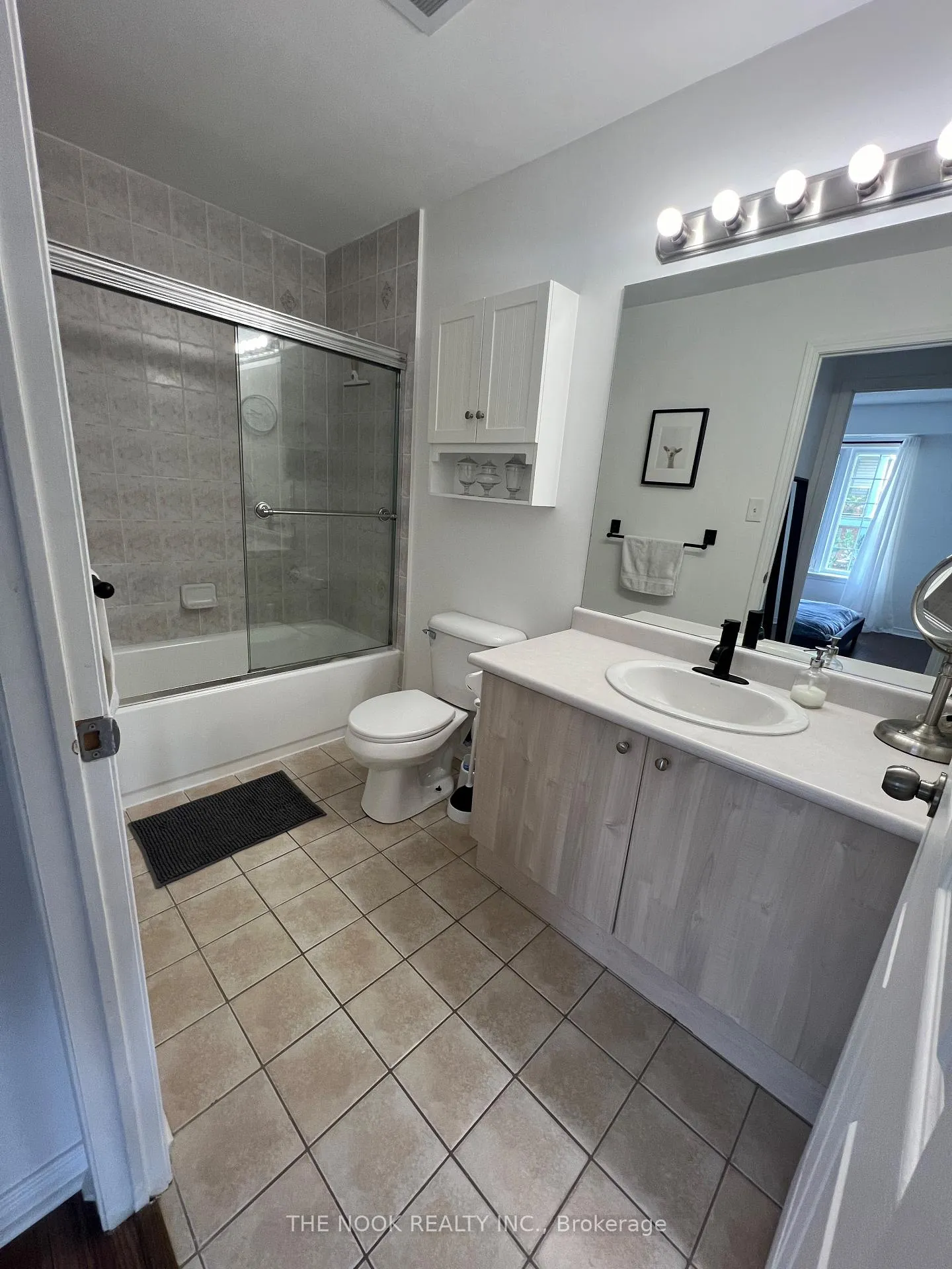 Photo 6 of 98 Aspen Springs Drive, Clarington, Bowmanville — HOMEH