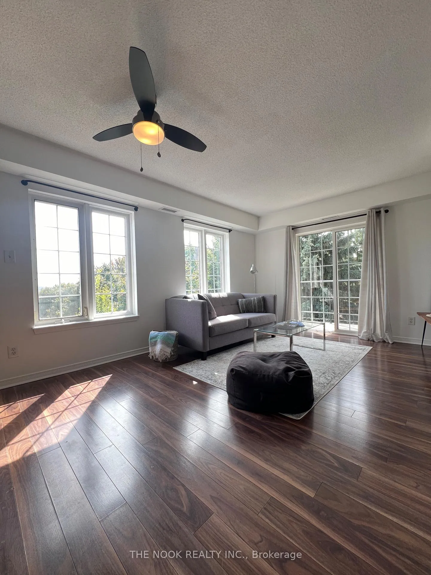 Photo 7 of 98 Aspen Springs Drive, Clarington, Bowmanville — HOMEH