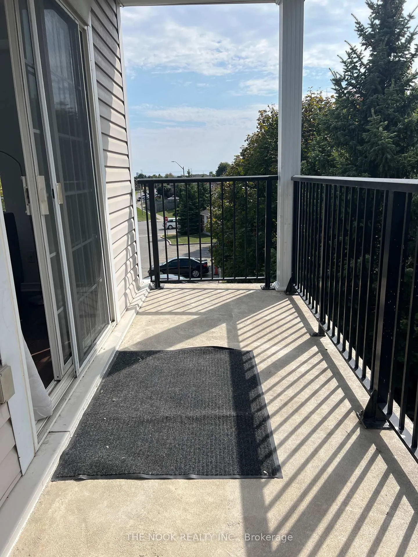 Photo 11 of 98 Aspen Springs Drive, Clarington, Bowmanville — HOMEH