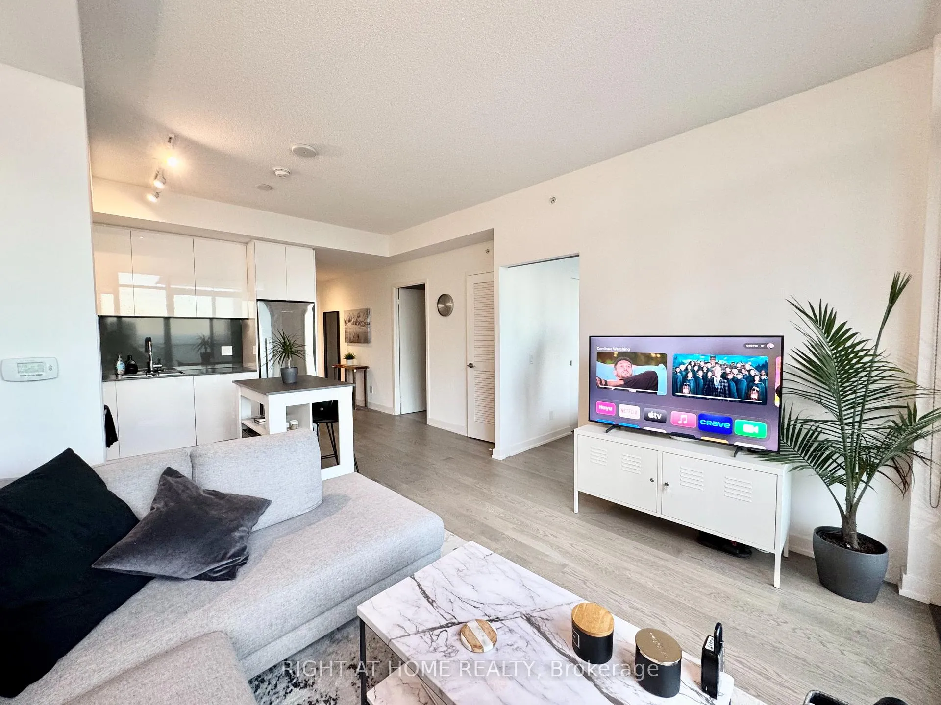 Photo 4 of Unit 2609, 25 Richmond Street E, Toronto, Church-Yonge Corridor — HOMEH