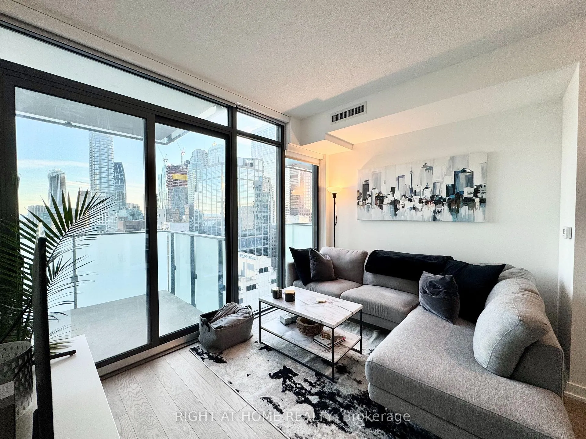 Photo 5 of Unit 2609, 25 Richmond Street E, Toronto, Church-Yonge Corridor — HOMEH
