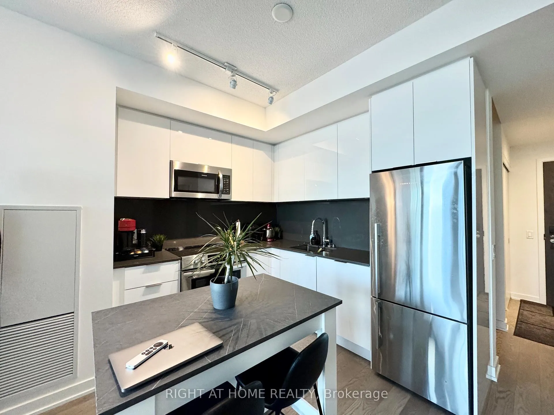 Photo 7 of Unit 2609, 25 Richmond Street E, Toronto, Church-Yonge Corridor — HOMEH
