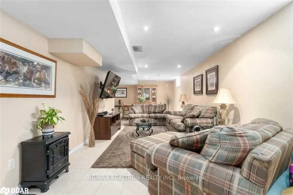 Photo 2 of Unit Bsmt, 30 Reynolds Lane, Barrie, Edgehill Drive — HOMEH
