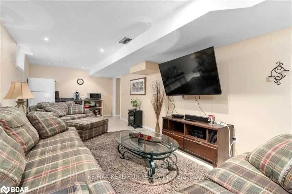 Photo 3 of Unit Bsmt, 30 Reynolds Lane, Barrie, Edgehill Drive — HOMEH