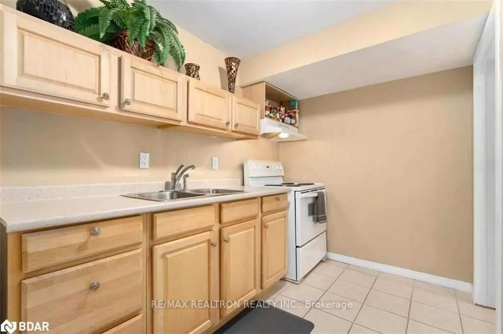 Photo 5 of Unit Bsmt, 30 Reynolds Lane, Barrie, Edgehill Drive — HOMEH