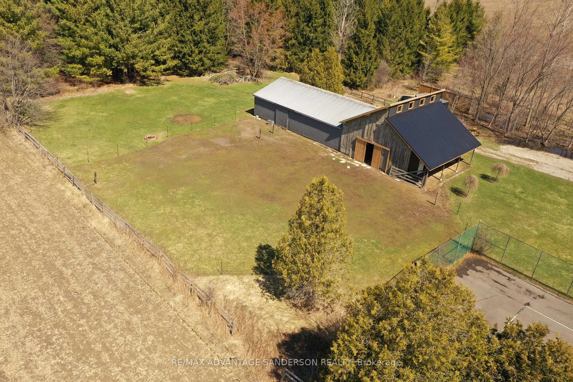 Photo 8 of 21727 Vanneck Road, Middlesex Centre, Rural Middlesex Centre — HOMEH