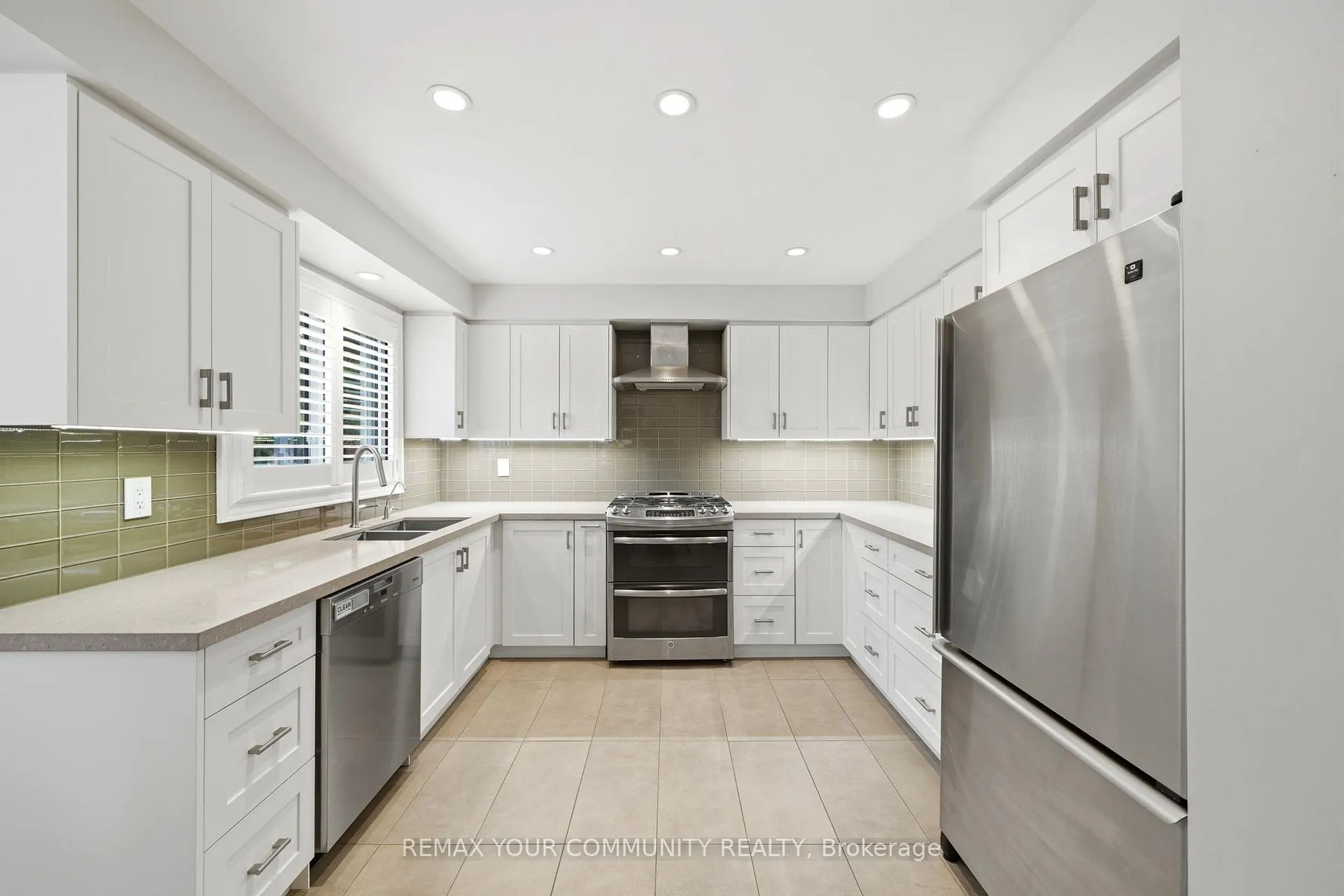 Photo 10 of 29 McGee Crescent, Aurora, Aurora Highlands — HOMEH