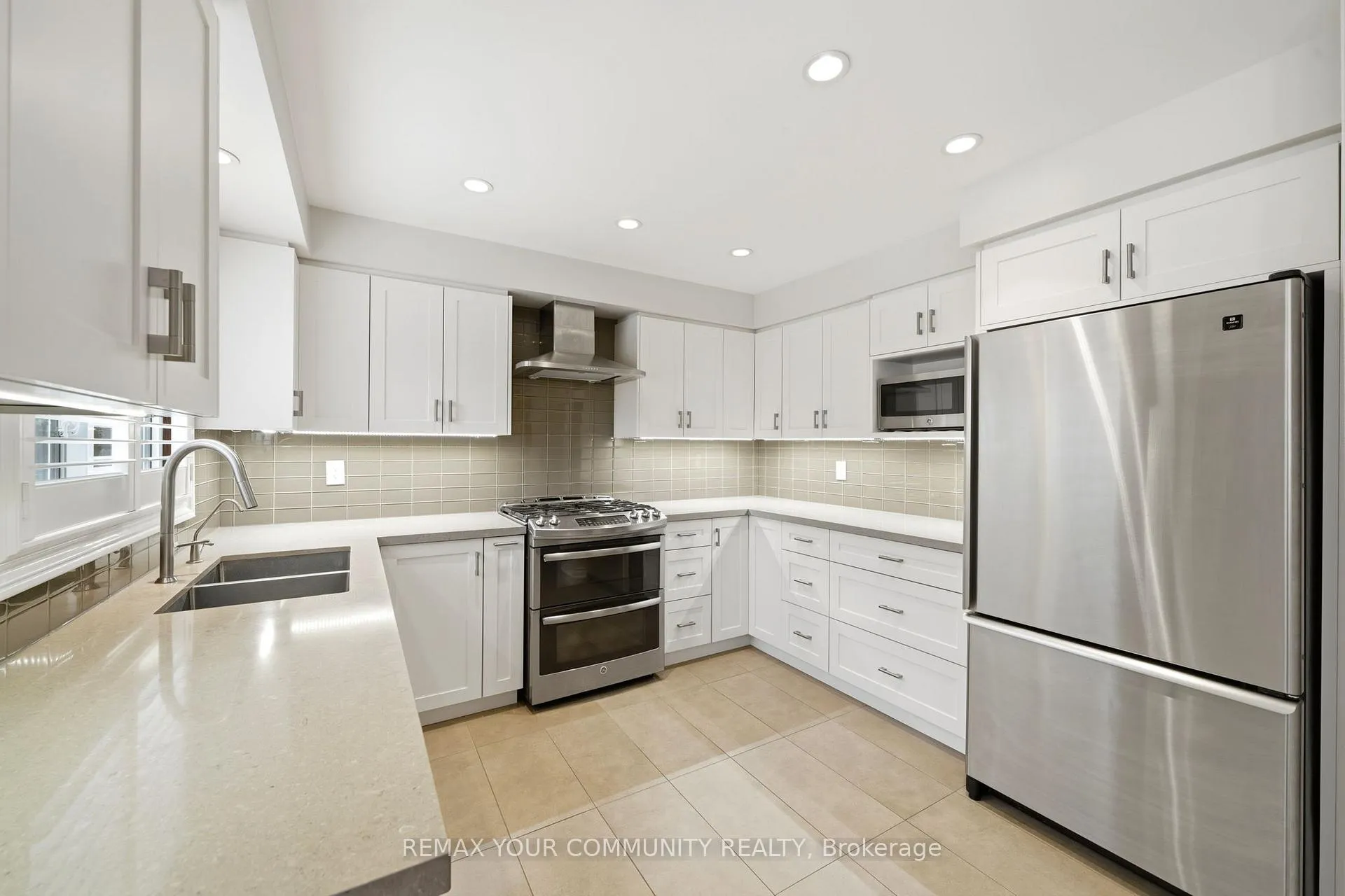 Photo 12 of 29 McGee Crescent, Aurora, Aurora Highlands — HOMEH