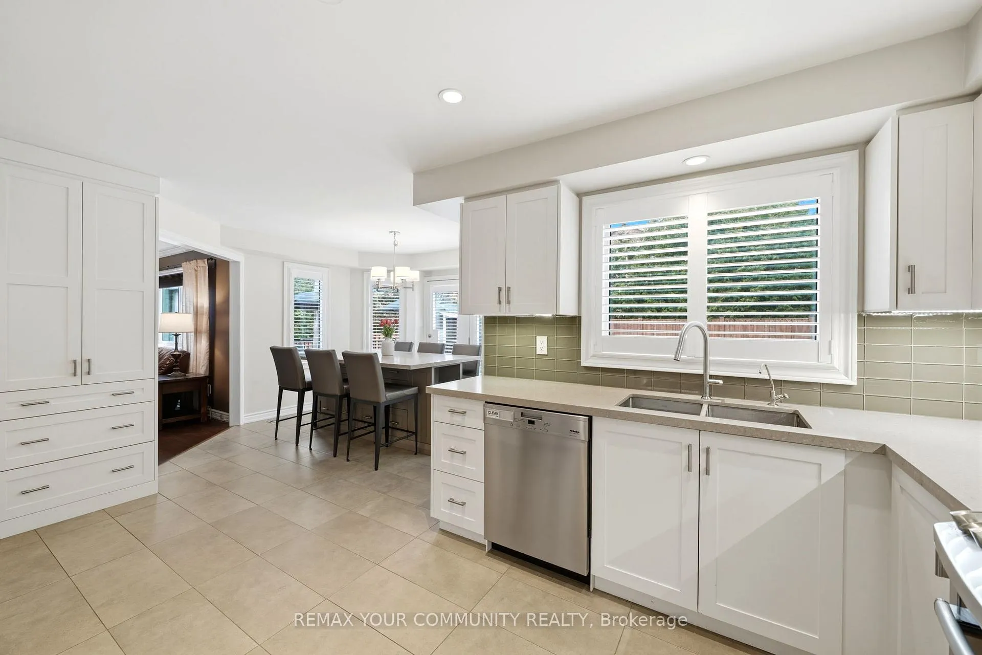 Photo 13 of 29 McGee Crescent, Aurora, Aurora Highlands — HOMEH