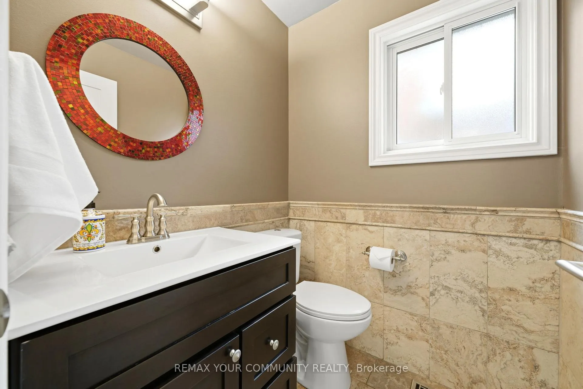 Photo 15 of 29 McGee Crescent, Aurora, Aurora Highlands — HOMEH