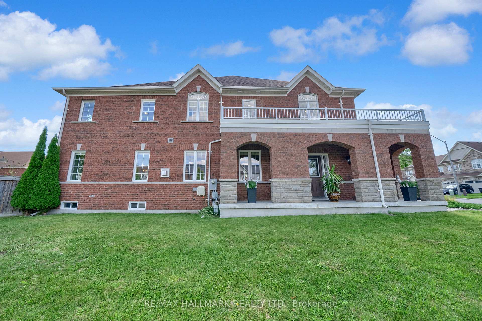 Photo 3 of 35 Westover Drive, Clarington, Bowmanville — HOMEH
