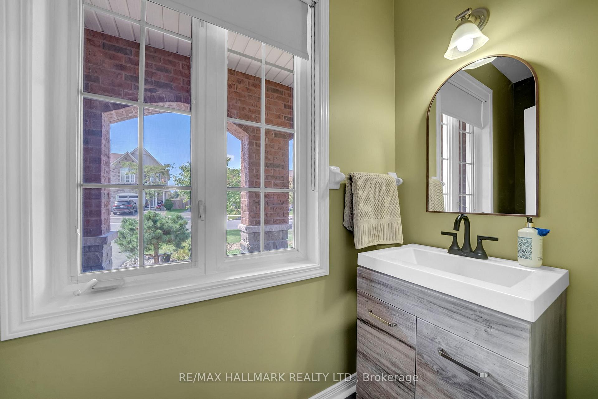 Photo 5 of 35 Westover Drive, Clarington, Bowmanville — HOMEH