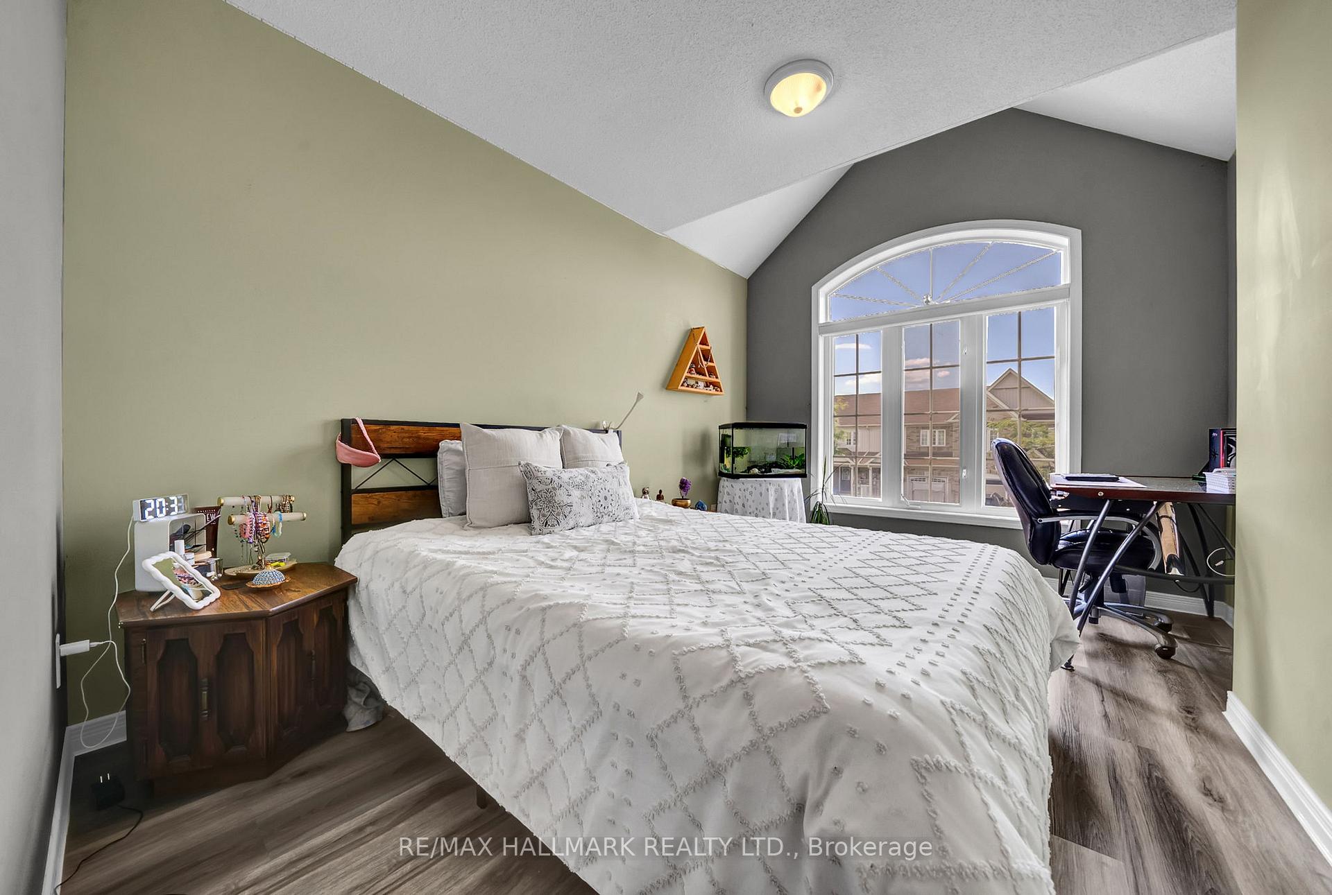Photo 17 of 35 Westover Drive, Clarington, Bowmanville — HOMEH
