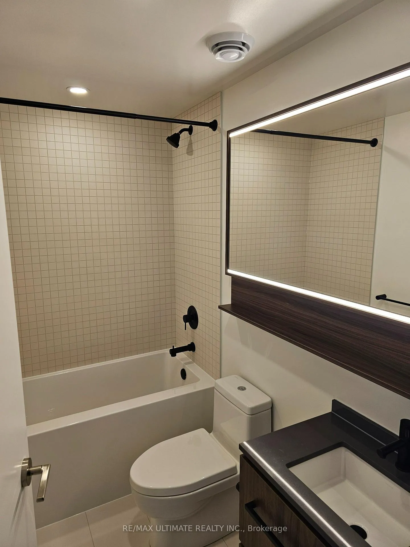 Photo 3 of Unit 610, 425 Front Street, Toronto, Waterfront Communities — HOMEH