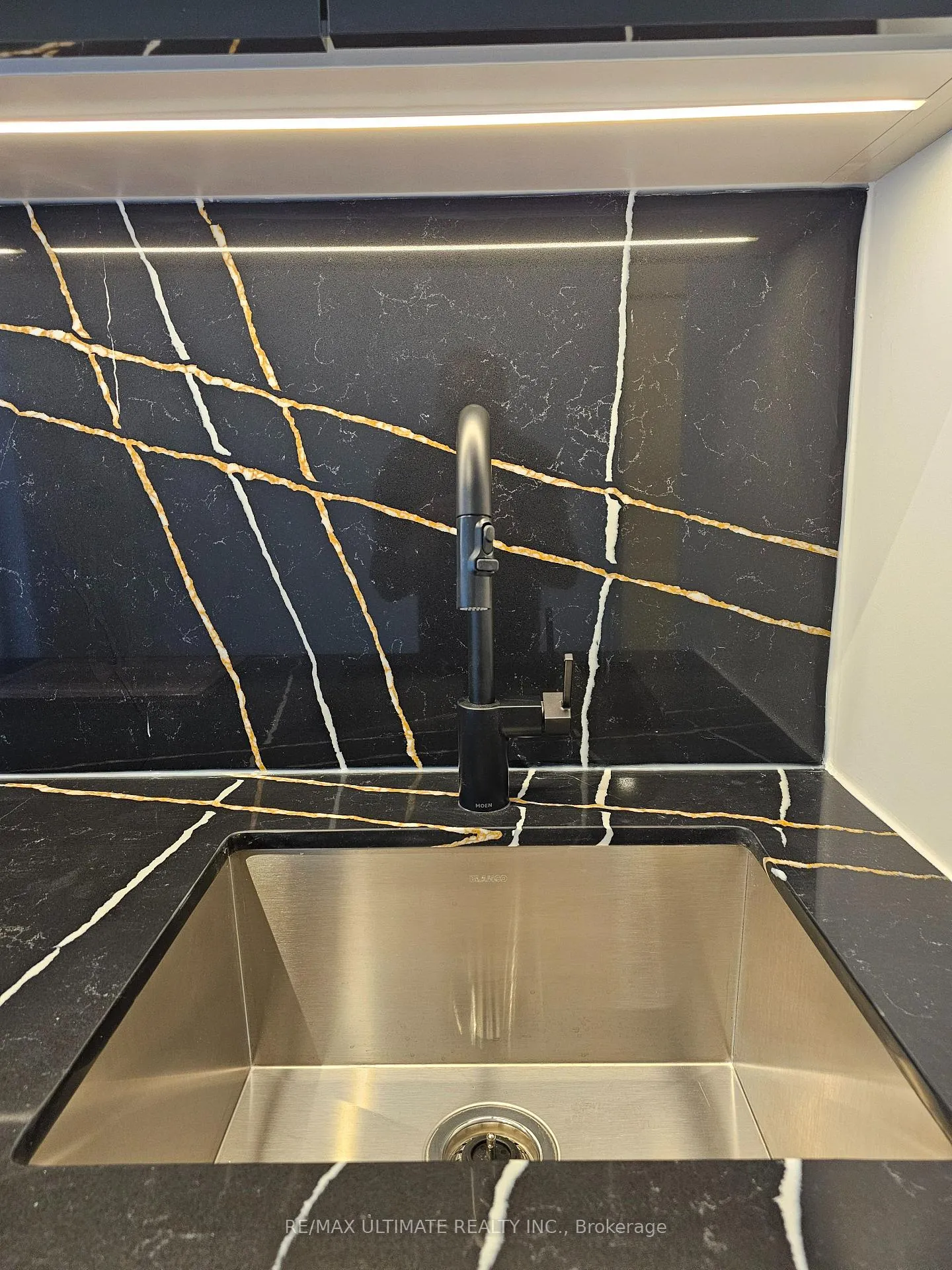 Photo 7 of Unit 610, 425 Front Street, Toronto, Waterfront Communities — HOMEH