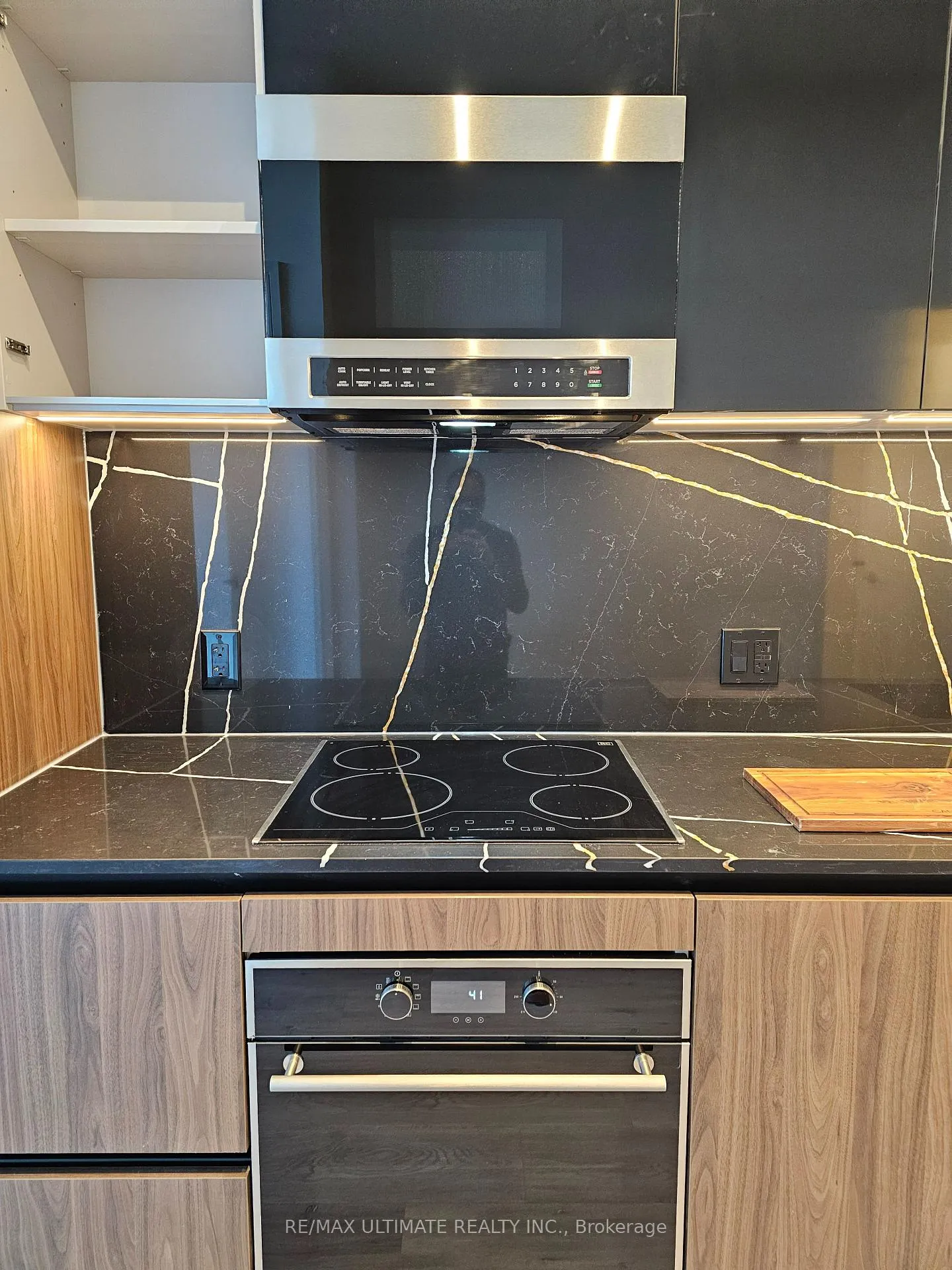 Photo 8 of Unit 610, 425 Front Street, Toronto, Waterfront Communities — HOMEH