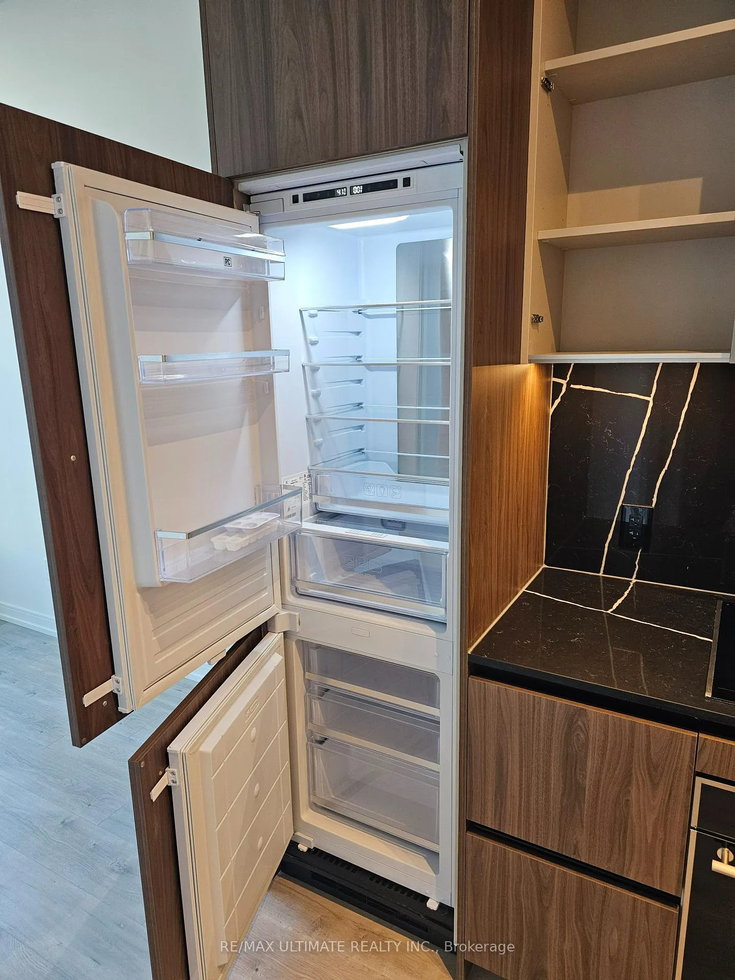 Photo 9 of Unit 610, 425 Front Street, Toronto, Waterfront Communities — HOMEH