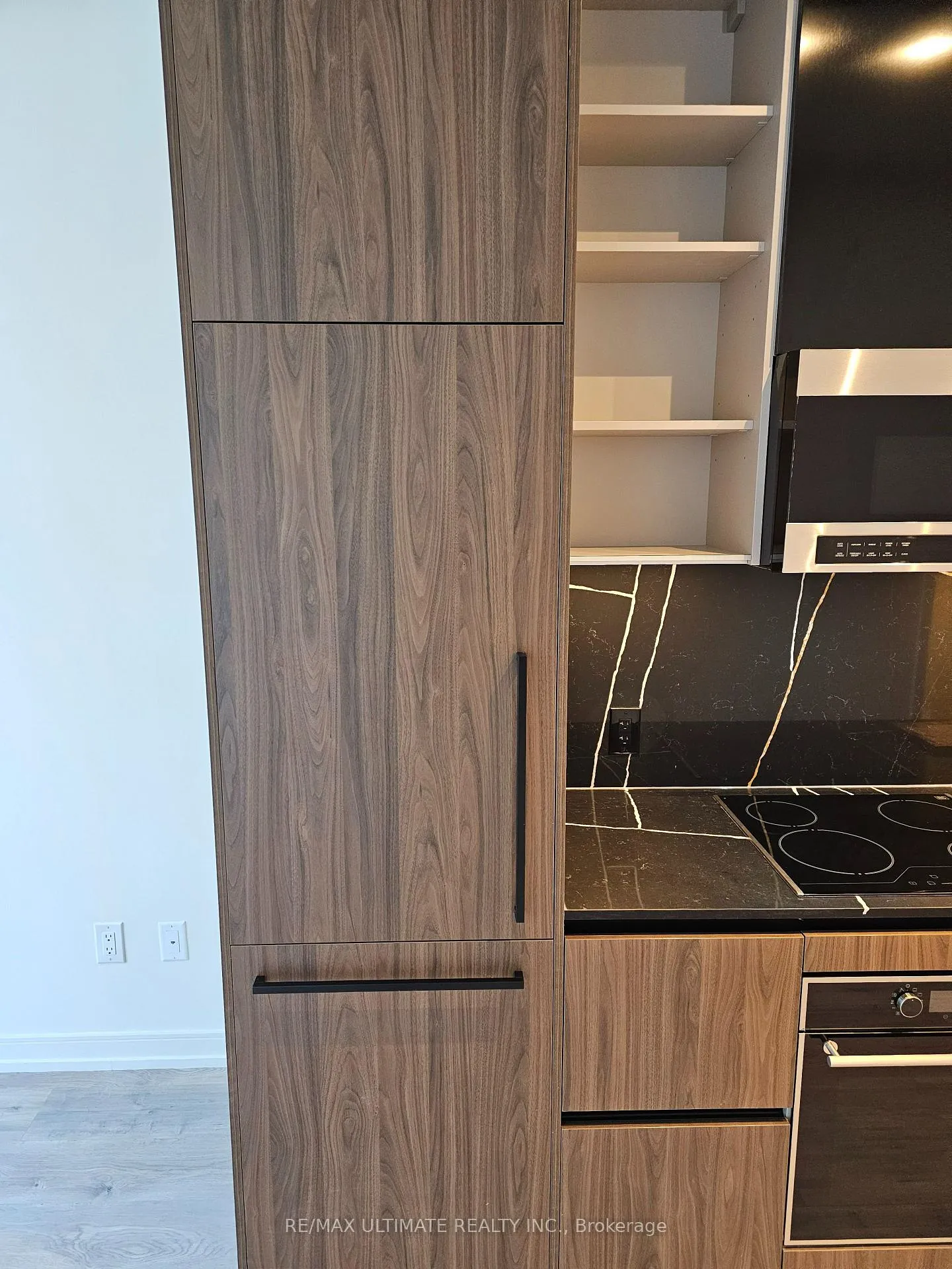 Photo 10 of Unit 610, 425 Front Street, Toronto, Waterfront Communities — HOMEH