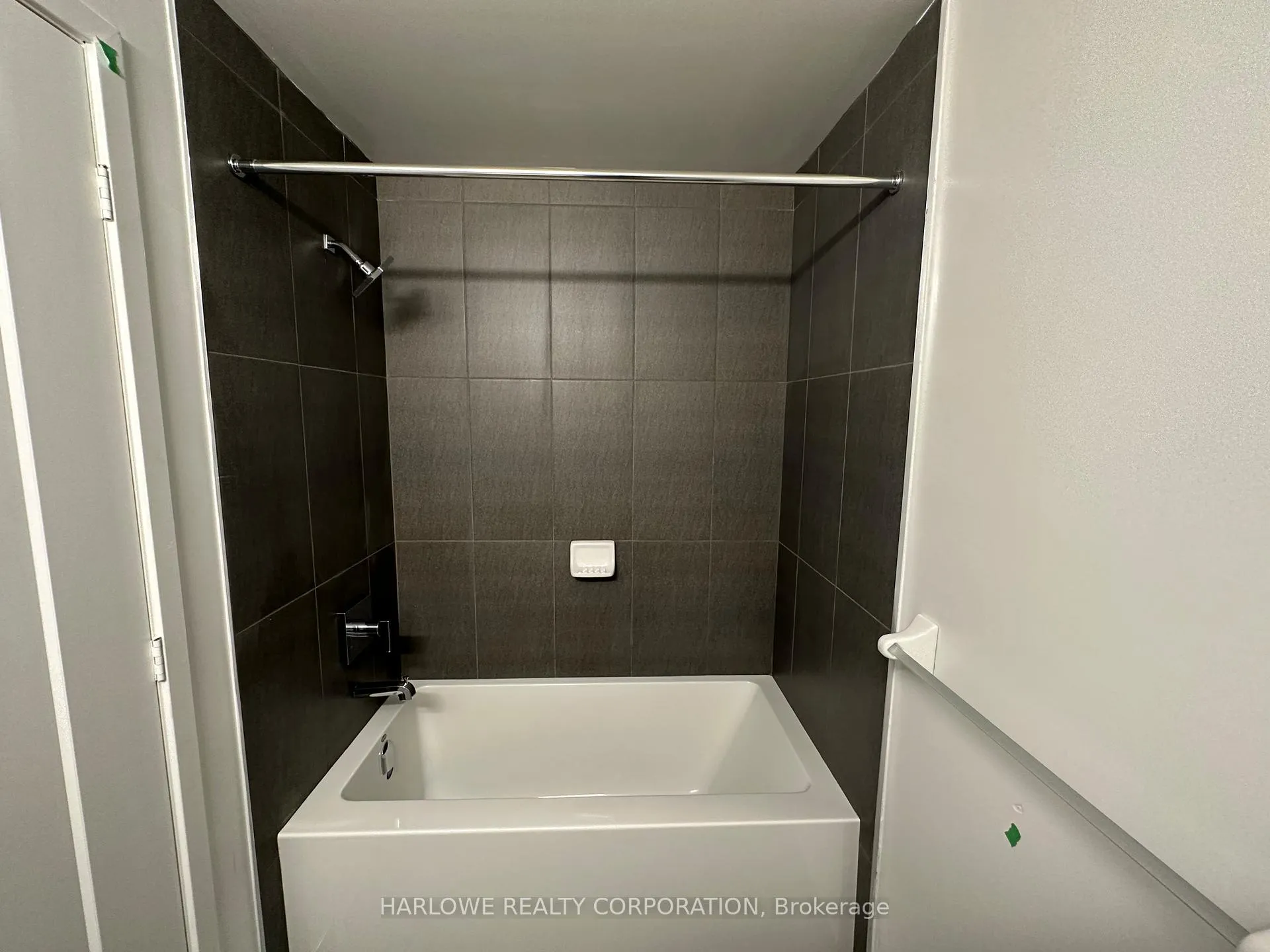 Photo 8 of Unit 1435 E, 70 Princess Street E, Toronto, Waterfront Communities — HOMEH