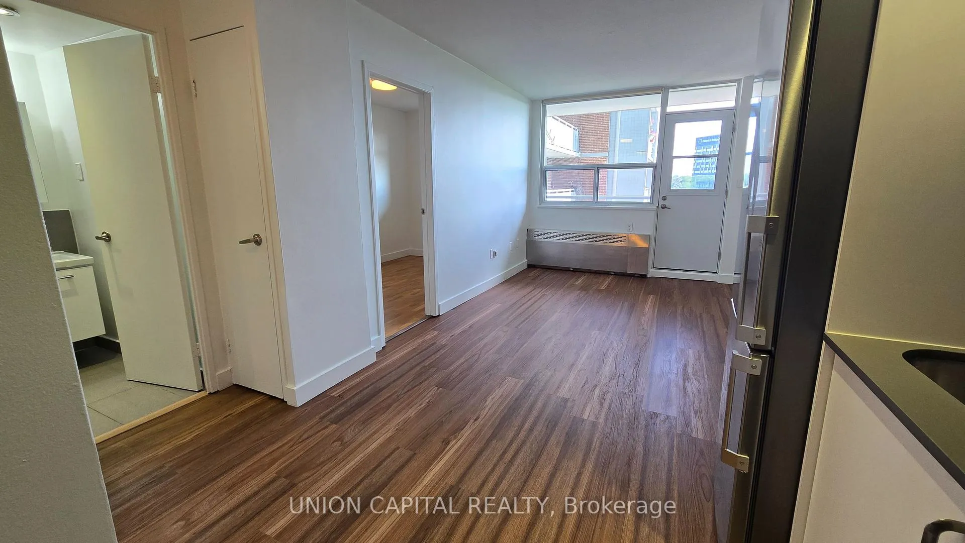 Front of Unit 1005, 230 Oak Street