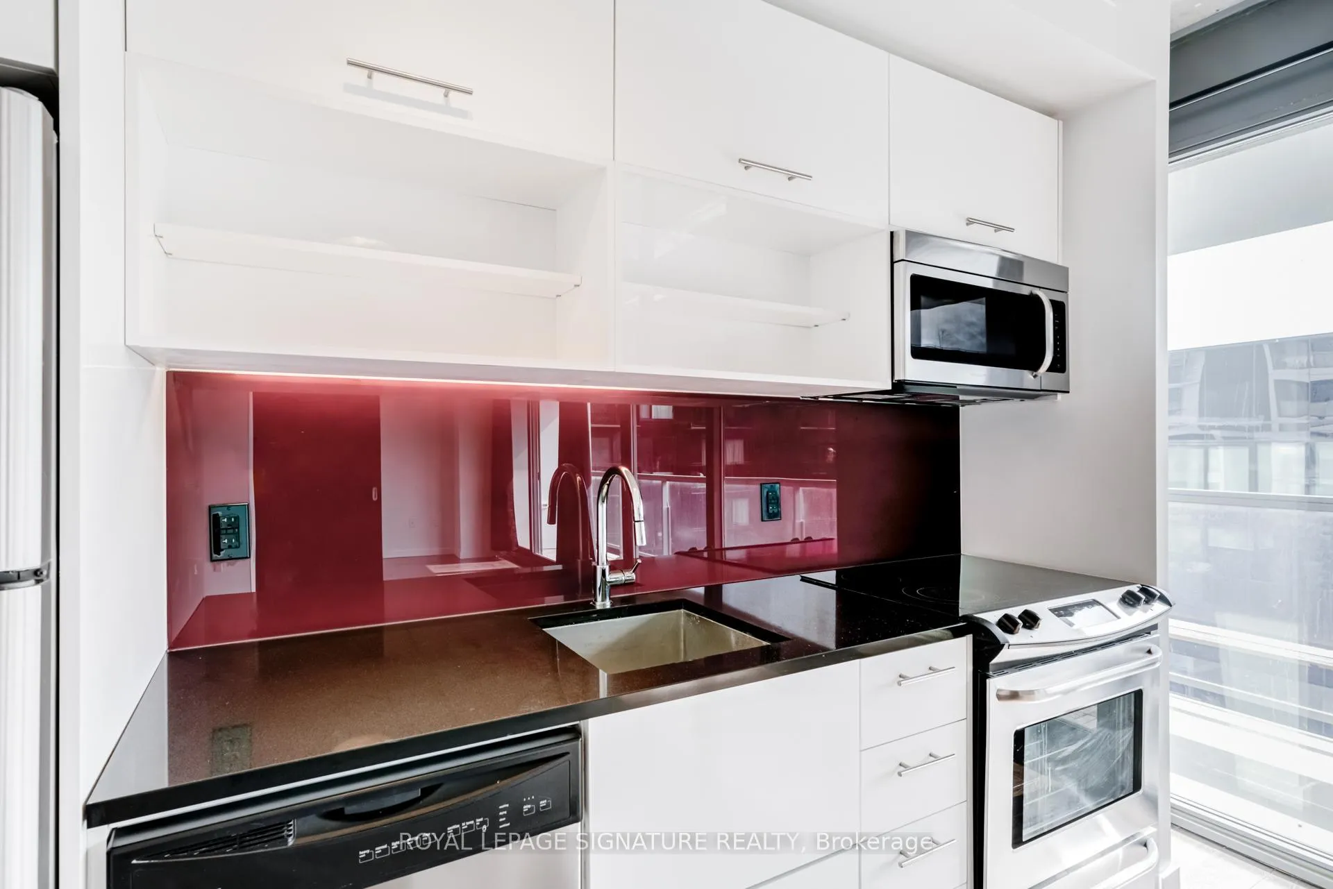 Photo 3 of Unit 718, 32 Trolley Crescent, Toronto, Moss Park — HOMEH