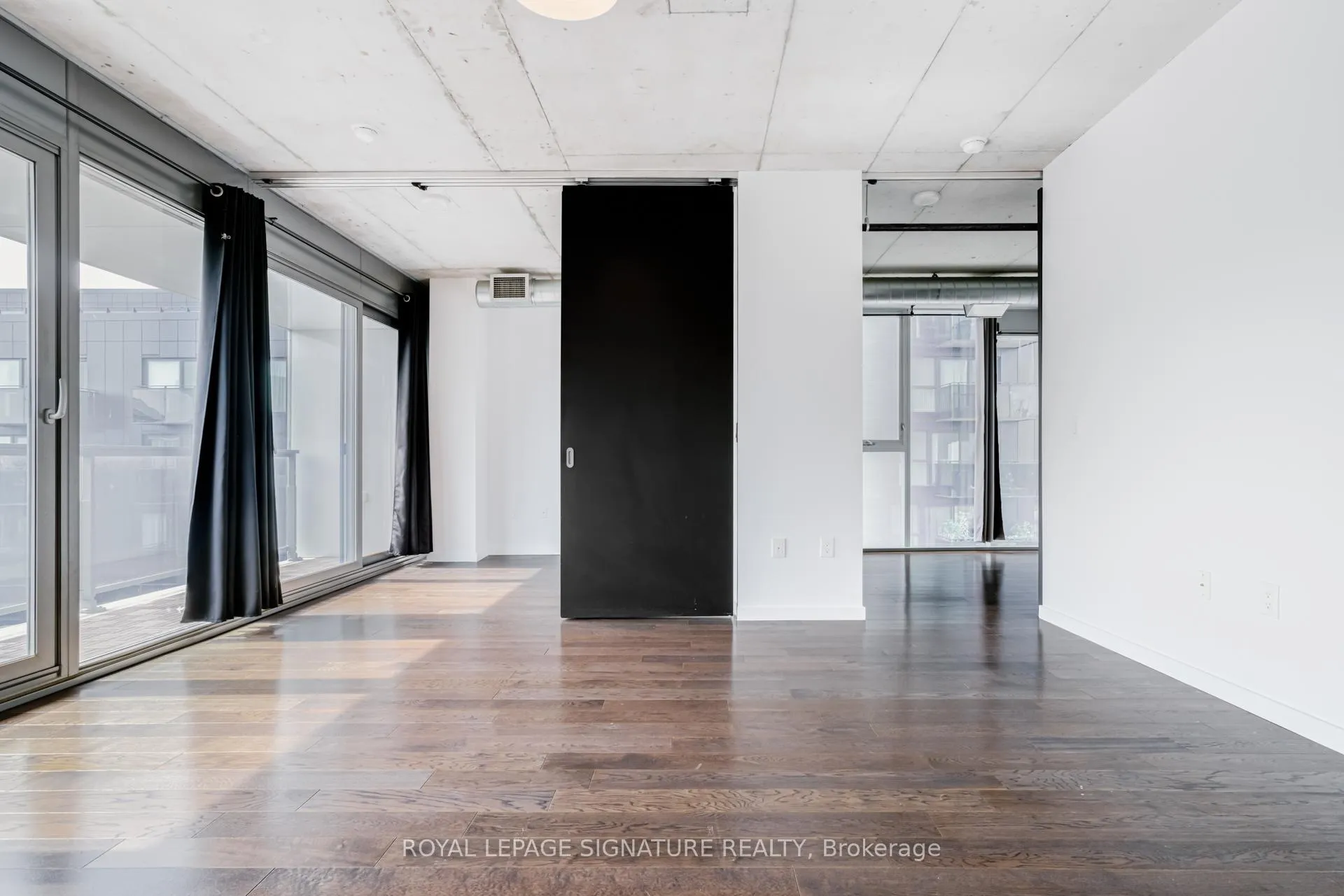 Photo 4 of Unit 718, 32 Trolley Crescent, Toronto, Moss Park — HOMEH