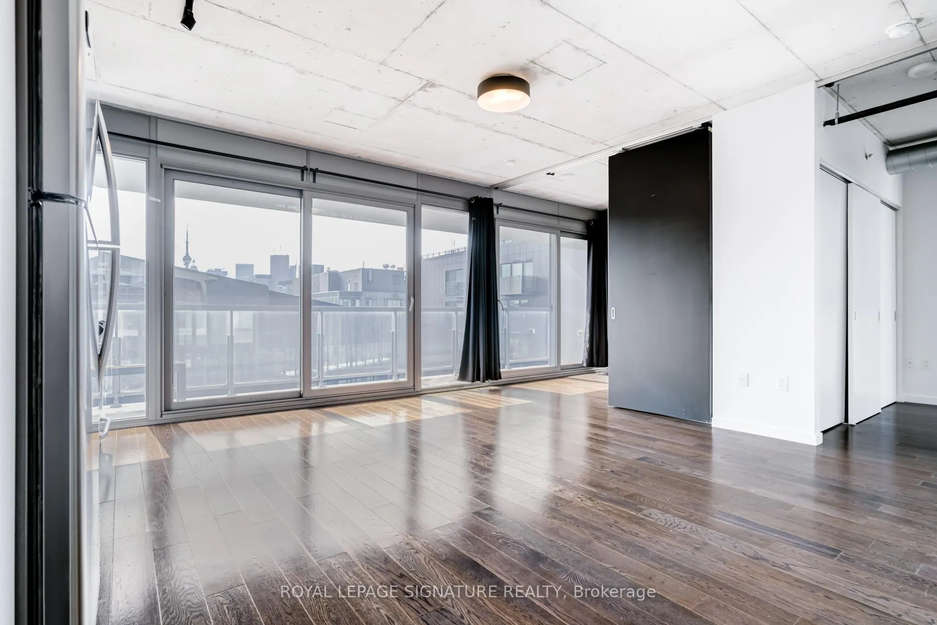 Photo 5 of Unit 718, 32 Trolley Crescent, Toronto, Moss Park — HOMEH